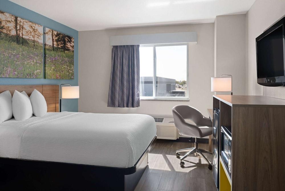 Days Inn by Wyndham Neenah — hotel in Neenah