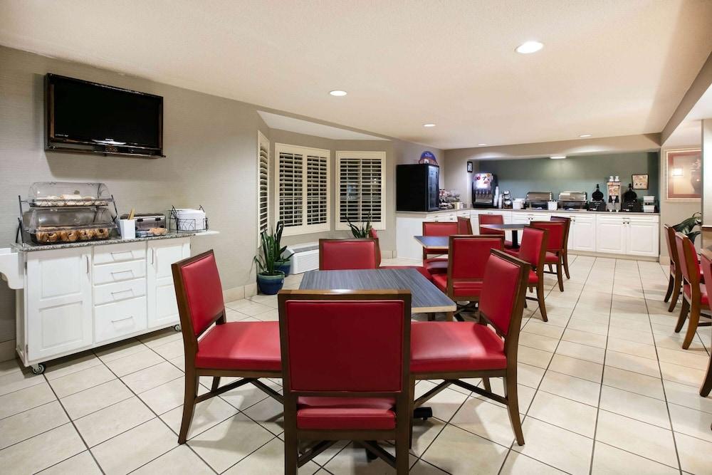 Baymont Inn & Suites by Wyndham Braselton — hotel in Braselton