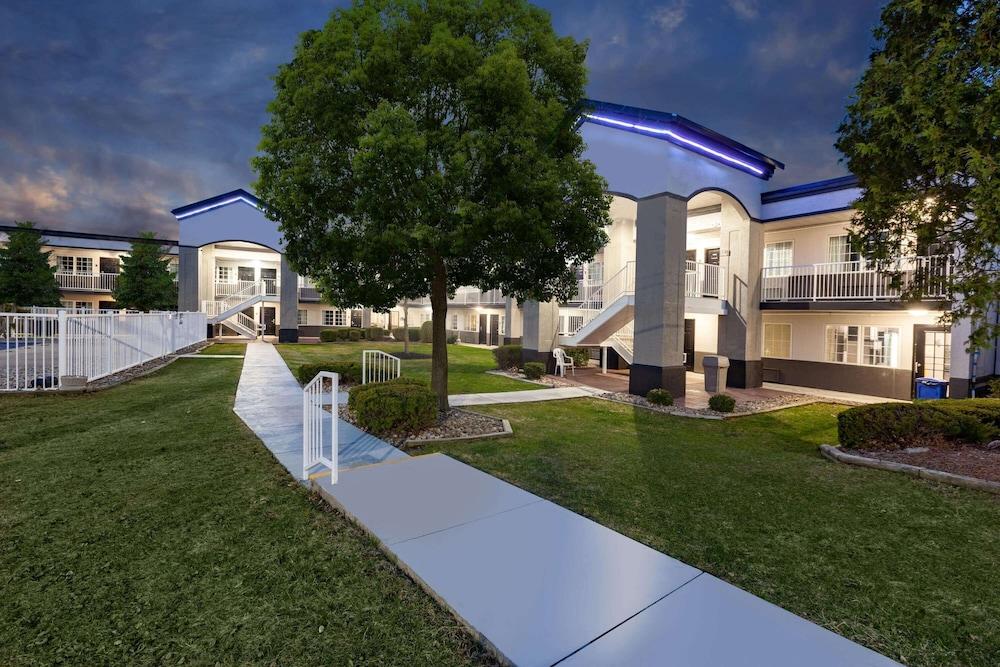 Days Inn by Wyndham Austintown — hotel in Austintown