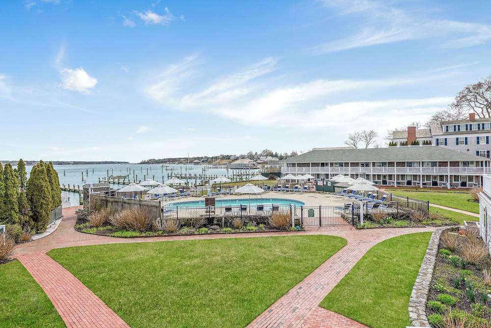 The Harborside Inn