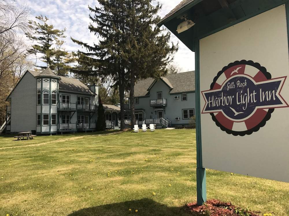 Harbor Light Inn