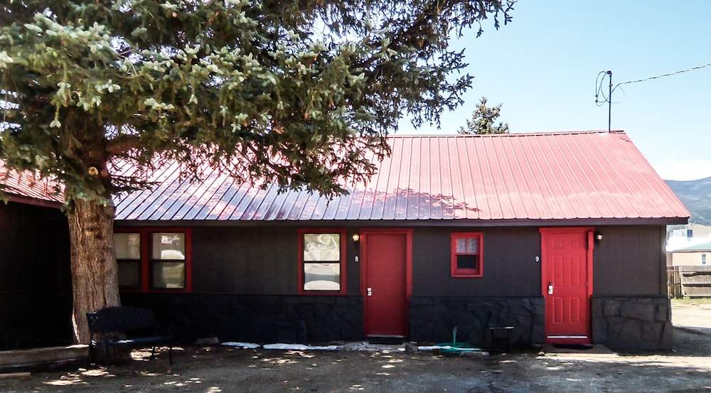 The Gold Pan Motel