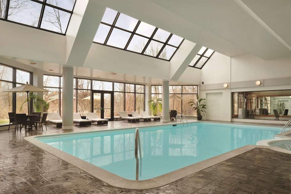 Hilton East Brunswick Hotel & Executive Meeting Center