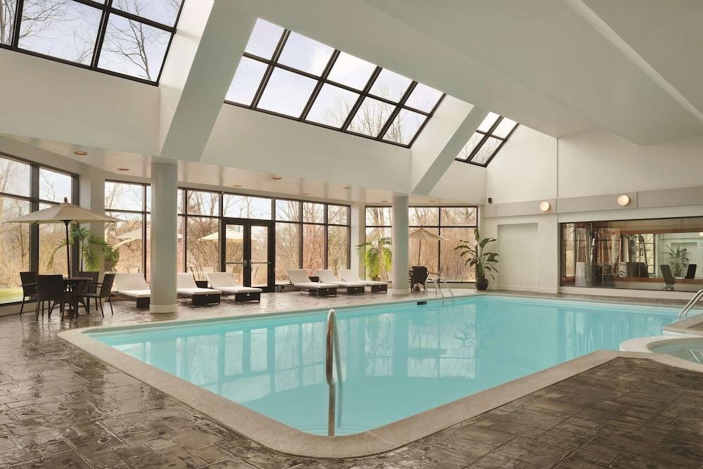 Hilton East Brunswick Hotel & Executive Meeting Center — hotel in East Brunswick