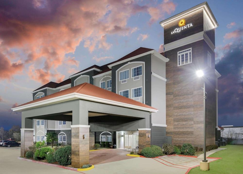 La Quinta Inn & Suites by Wyndham Paris — hotel in Paris