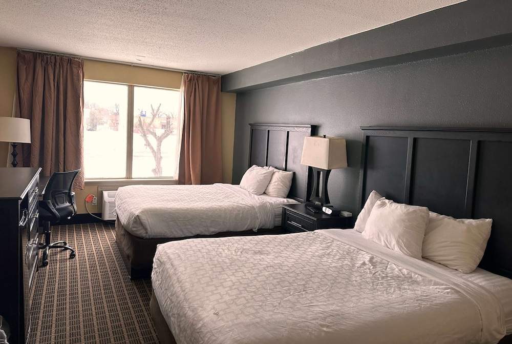 Days Inn & Suites by Wyndham Norton Shores/Muskegon