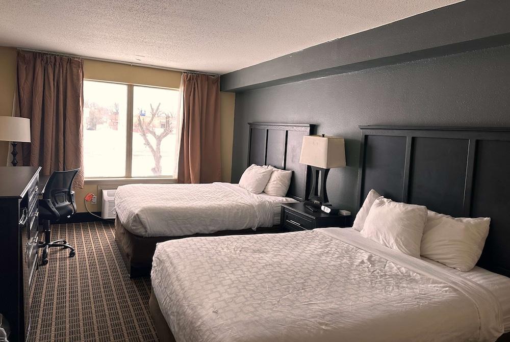 Days Inn & Suites by Wyndham Norton Shores/Muskegon — hotel in Muskegon