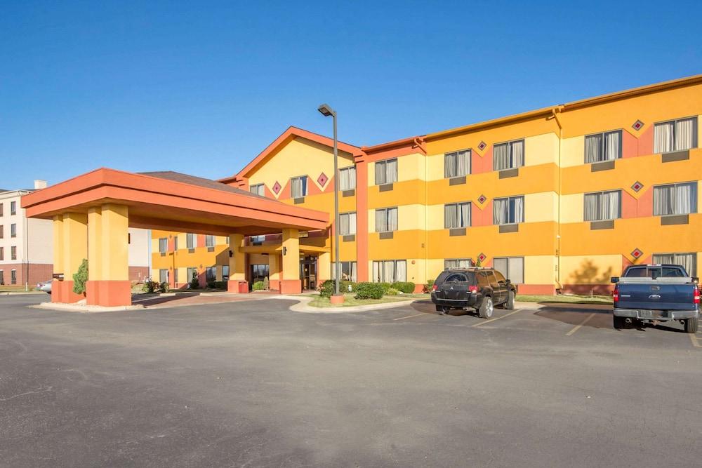 Quality Inn & Suites MidAmerica Industrial Park Area — hotel in Pryor