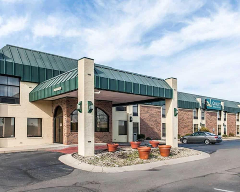 Quality Inn & Suites Shelbyville I-74 — hotel in Shelbyville