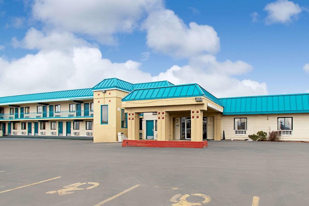 Econo Lodge — hotel in Utica