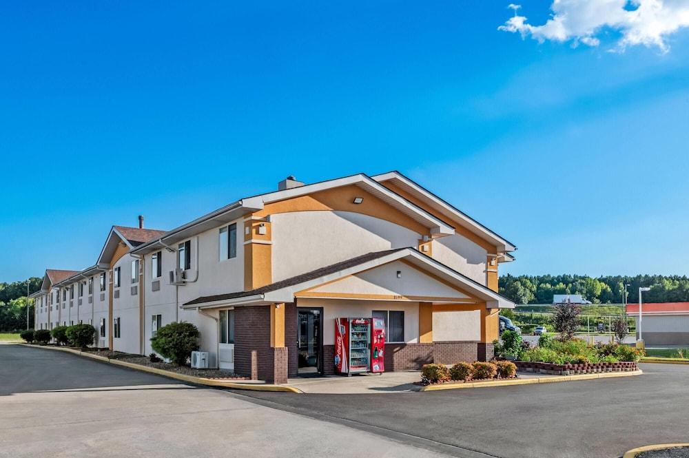 Super 8 by Wyndham Franklin — hotel in Franklin