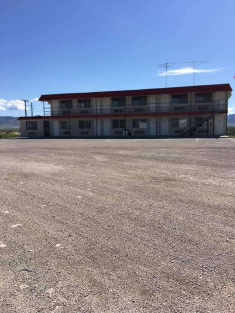 Flag's West Motel
