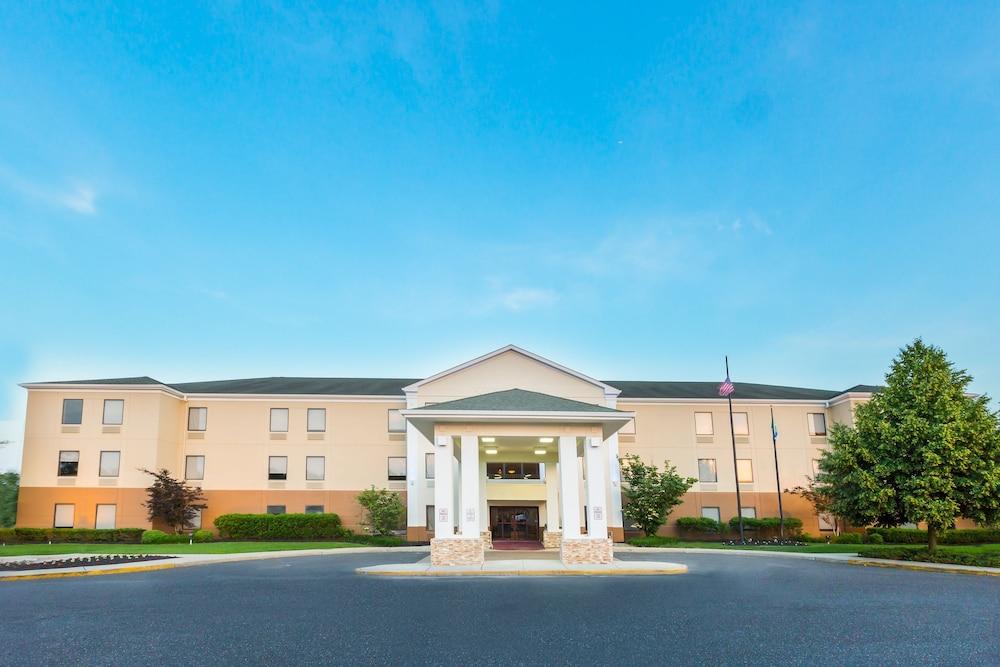 Holiday Inn Express Hotel & Suites Mt. Holly by IHG — hotel in Mount Holly