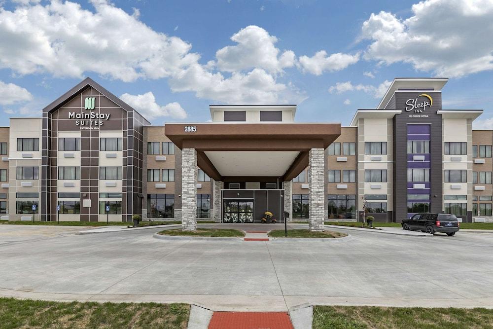 Sleep Inn & Suites Milwaukee/Franklin — hotel in Franklin
