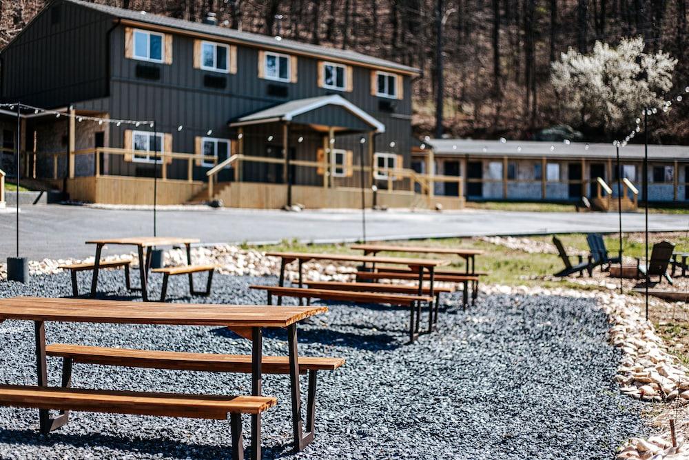 Grey Pine Lodge — hotel in Waynesboro