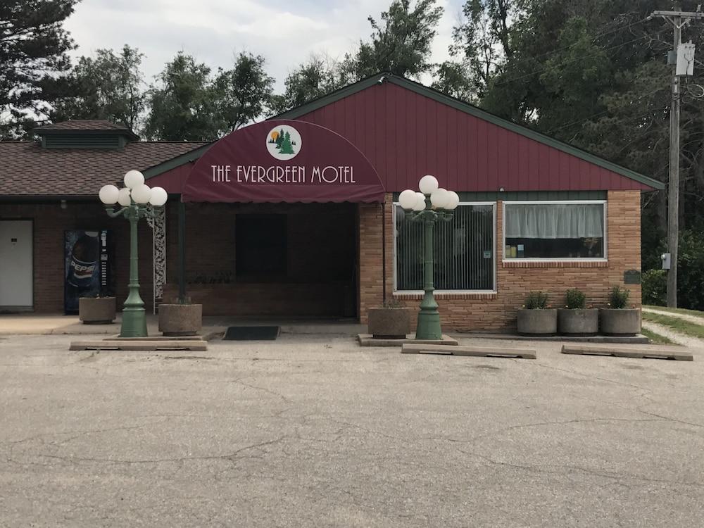 The Evergreen Inn - Motel and RV Park — hotel in Pratt