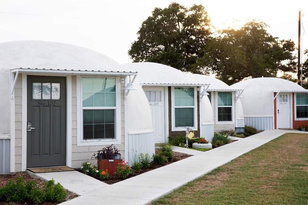 Country Dome Suites