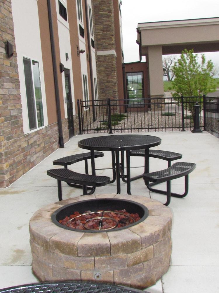 Heartland Inn and Suites — hotel in Wheatland