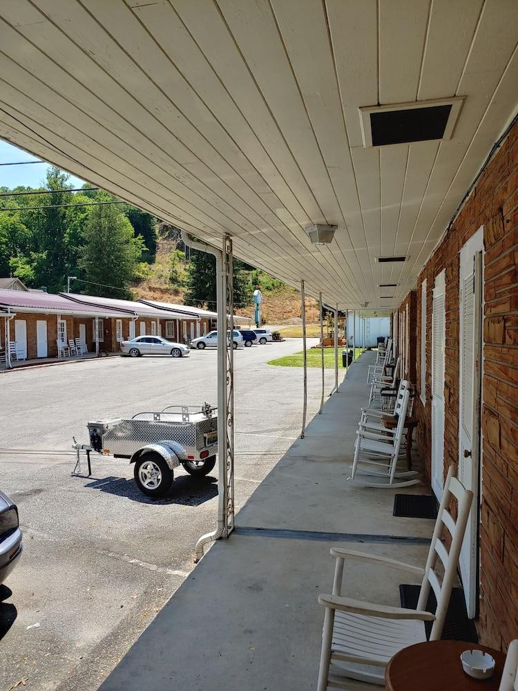 RoseWood Inn — hotel in Bryson City