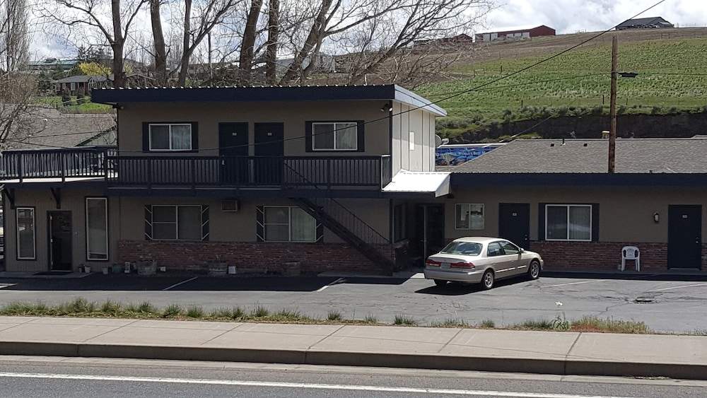 Tall Winds Motel