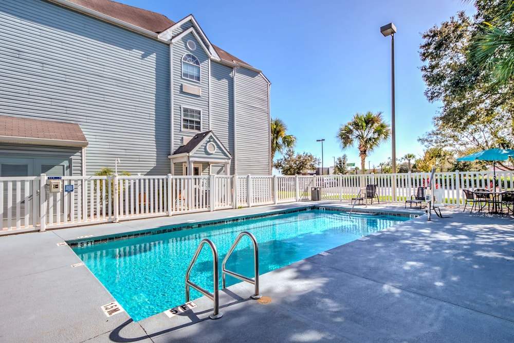 Microtel Inn & Suites by Wyndham Zephyrhills