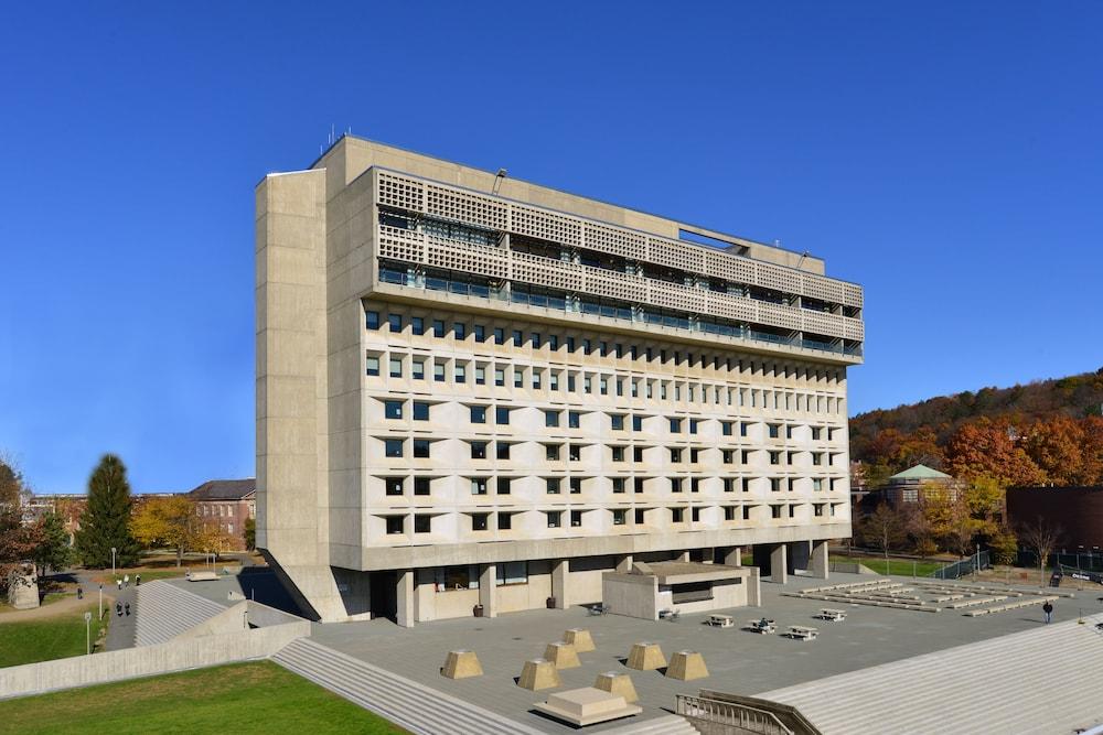 Hotel UMass — hotel in Amherst