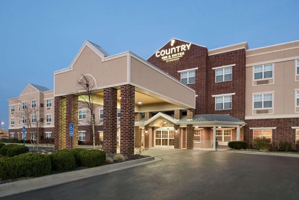 Country Inn & Suites by Radisson, Kansas City at Village West, KS — hotel in Kansas City
