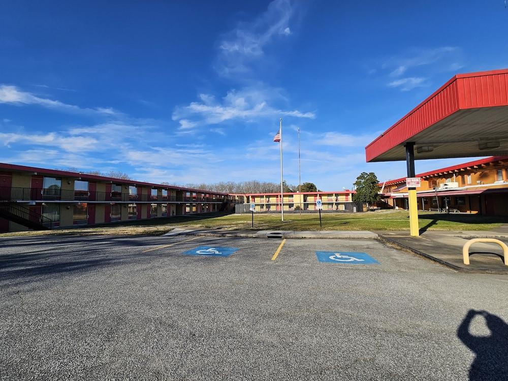 Travel Plaza Motel — hotel in Doswell