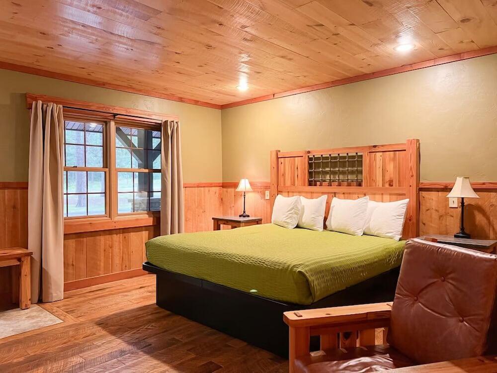 Club 51 — hotel in Mercer