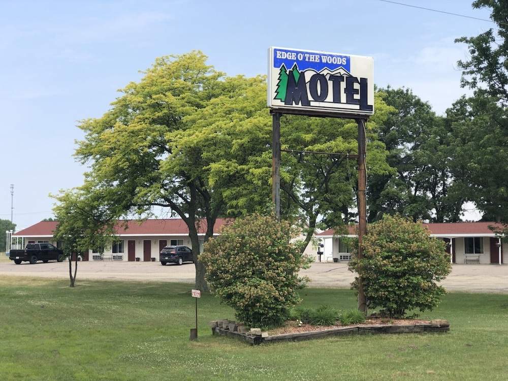 Edge Of The Woods Motel