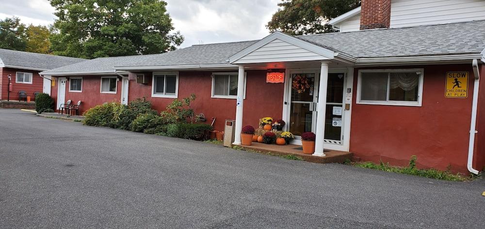 Red Ranch Motel — hotel in Catskill