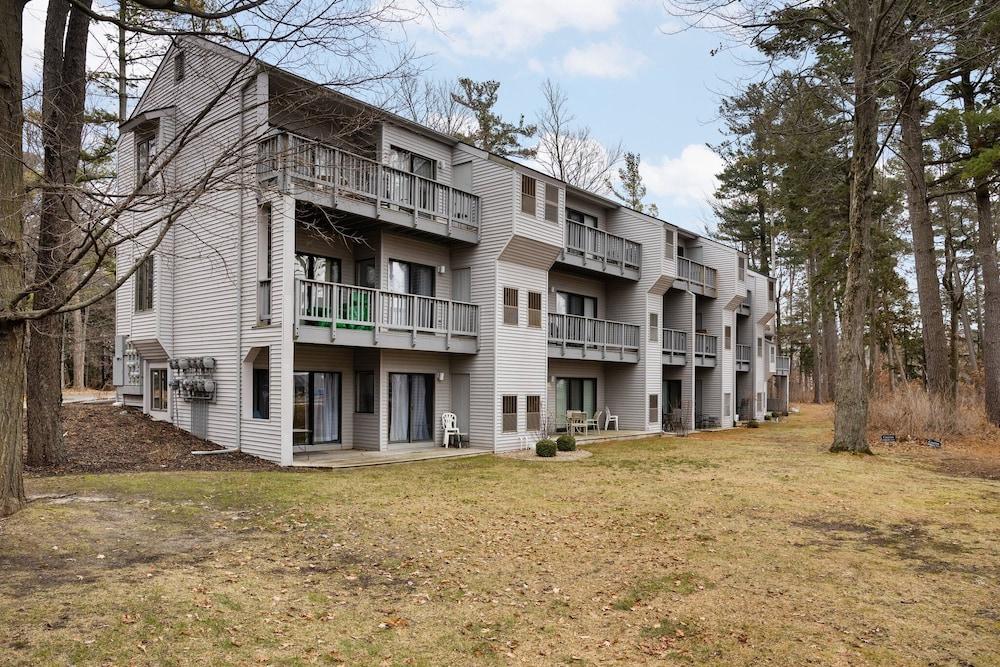 The Shores Resort — hotel in Williamsburg