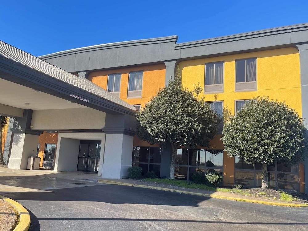 SureStay Hotel by Best Western Robinsonville Tunica Resorts — hotel in Robinsonville
