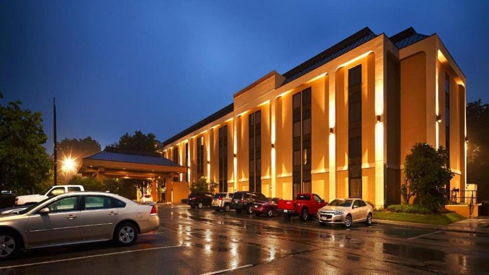 Days Inn by Wyndham Englewood Dayton Airport — hotel in Englewood