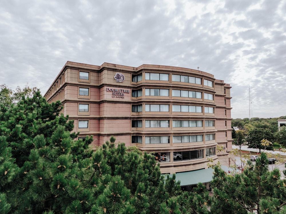 DoubleTree Suites by Hilton Htl & Conf Cntr Downers Grove — hotel in Downers Grove