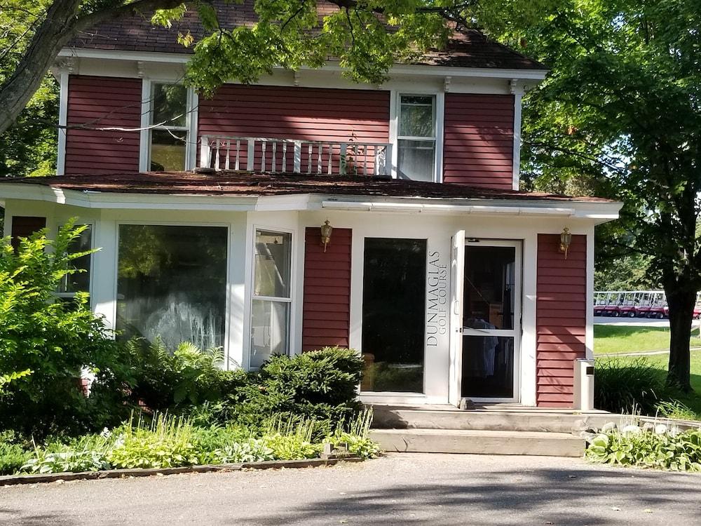 Dunmaglas Golf Course — hotel in Charlevoix