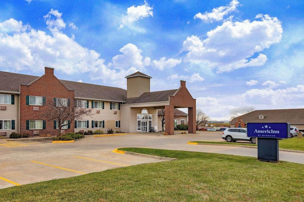 AmericInn by Wyndham Pella — hotel in Pella