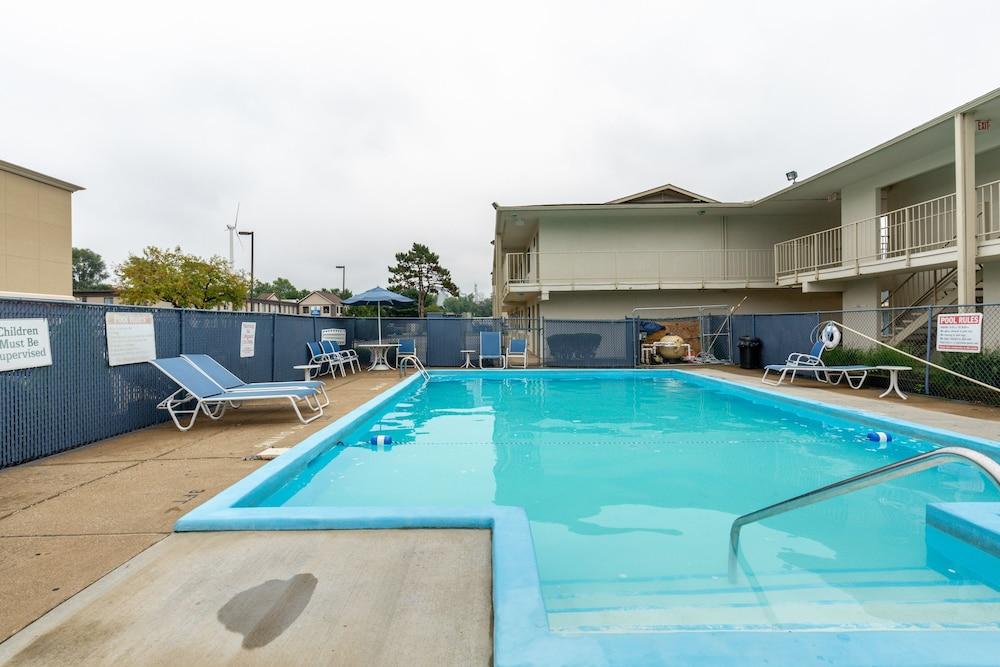 Days Inn by Wyndham New Philadelphia — hotel in New Philadelphia