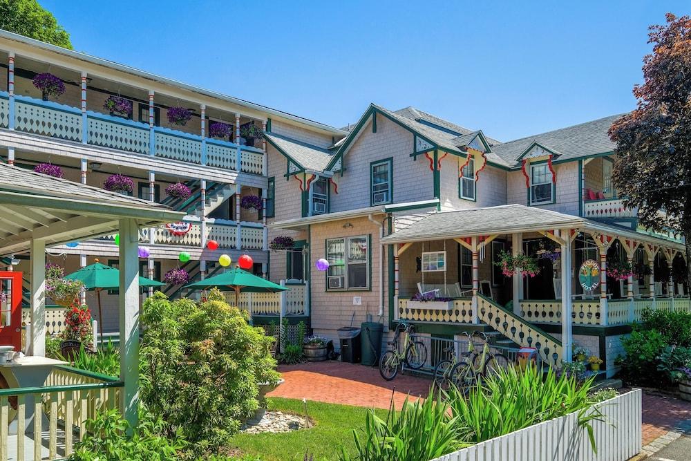 Pequot Hotel — hotel in Oak Bluffs
