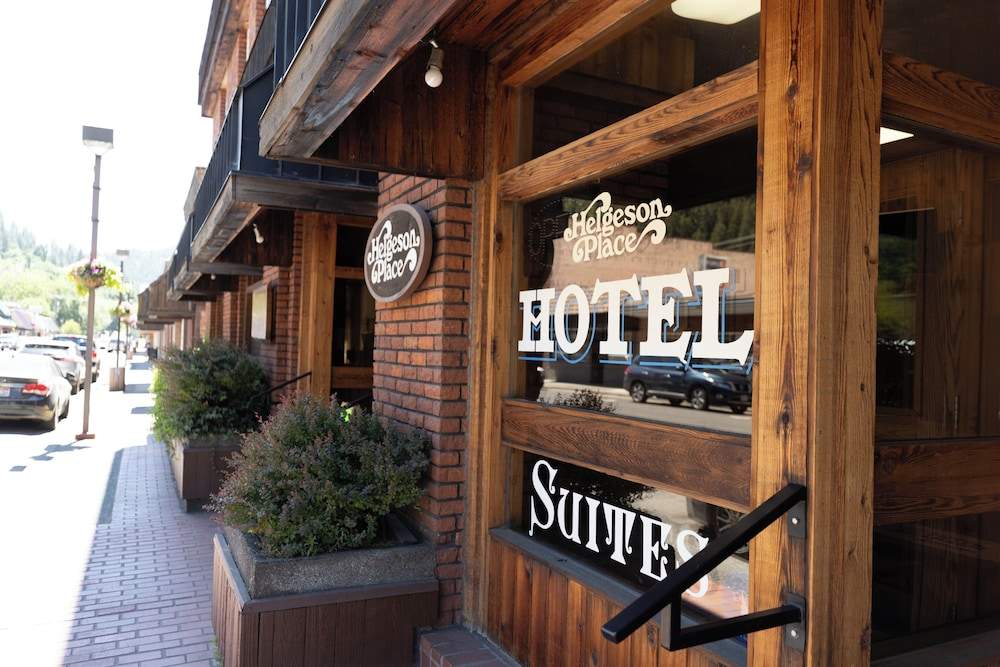 Helgeson Place Hotel & Suites