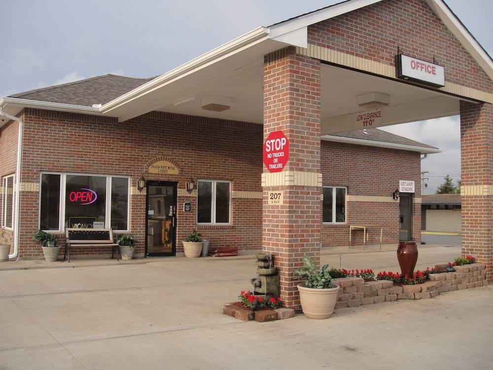 Trails West Motel