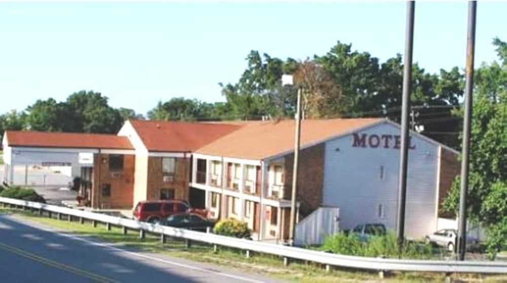 Executive Inn — hotel in West Columbia