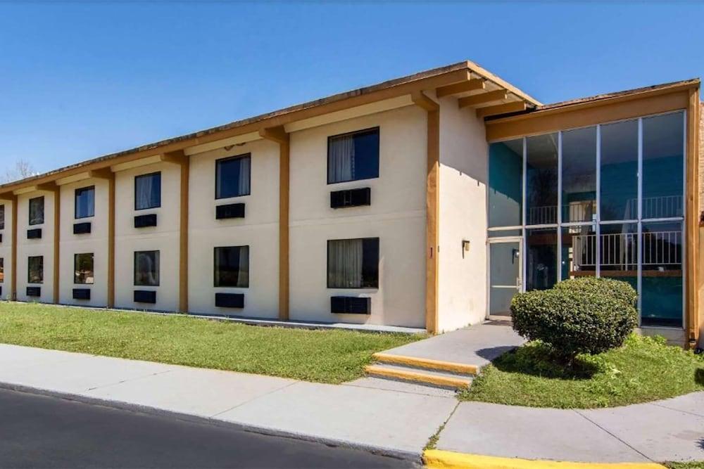 Travelodge by Wyndham Forsyth — hotel in Forsyth