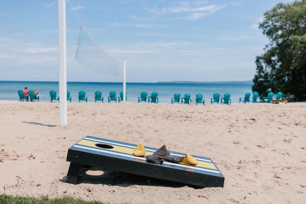 Breakers Resort & Beach Bar — hotel in St Ignace