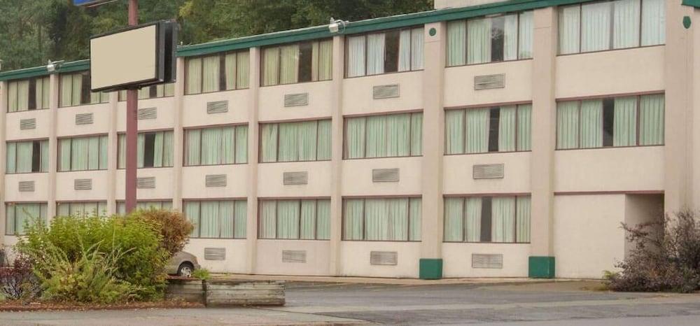 Schenectady Inn & Suites — hotel in Schenectady