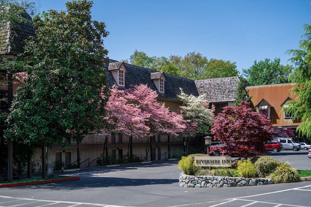 Riverside Inn