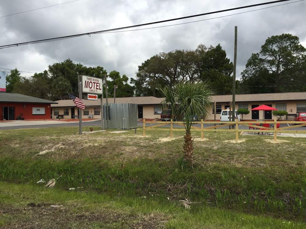 Three Rivers Motel