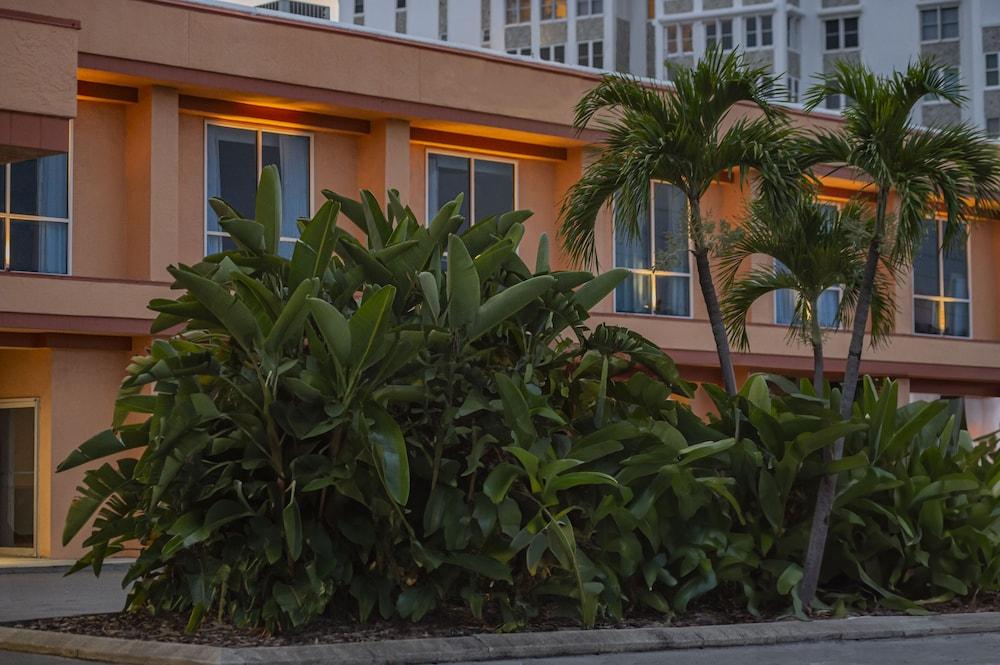 Dolphin Beach Resort — hotel in St. Pete Beach