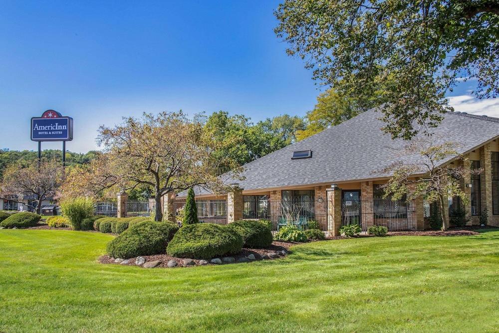 AmericInn by Wyndham Delafield-Waukesha-Milwaukee — hotel in Delafield