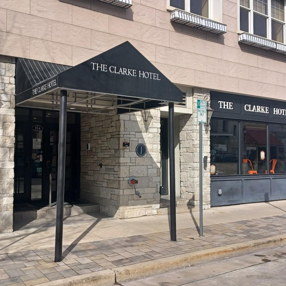 The Clarke Hotel — hotel in Waukesha